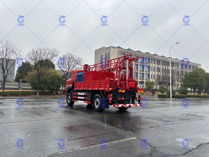 沙漠越野原裝四驅(qū)鉆機(jī)車